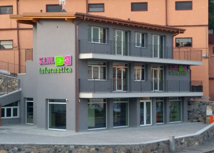 Esterno del punto vendita SIM Informatica di Costa Volpino